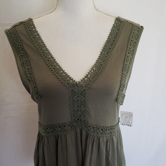 NWT Mudd olive green top. Size L - Picture 4 of 6